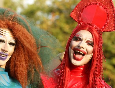 Regias del Drag España regresa. ¡¿Te vas a dejar?! UNSPLASH / Sandy Millar