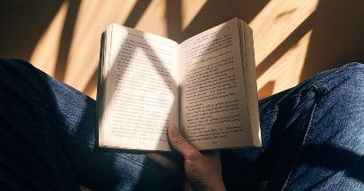 La lectura es un acto muy sexy. Unsplash / Blaz Photo