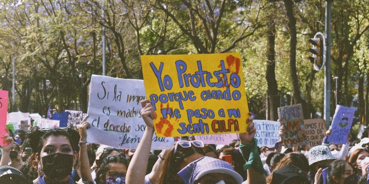 Convocan colectivos feministas y laborales a marcha 8M del 2023 en Ciudad de México. UNSPLASH / María Fuentes