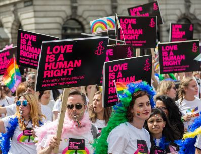 Hitos LGBT+ que han moldeado la realidad del movimiento y percepción de la población sexo-genérica. UNSPLASH / Ian Taylor