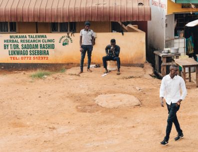 El pasado jueves, el presidente de Uganda, Yoweri Museveni, calificó a los homosexuales como "desviaciones de lo normal" y acusó a Occidente de querer imponer esa inclinación sexual en África. UNSPLASH/Random Institute