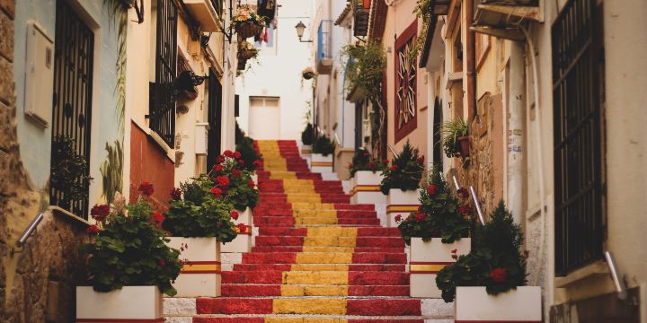 España se une a la denuncia interpuesta desde Bruselas contra la ley discriminatoria hacia la población LGBT+ de Hungría.  UNSPLASH /Sam Williams