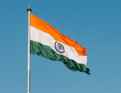 La legalización de este tipo de uniones llega al Supremo tras pasar por varias cortes inferiores, y ha generado una gran expectación entre la comunidad LGBT+ del país asiático. UNSPLASH/Naveed Ahmed
