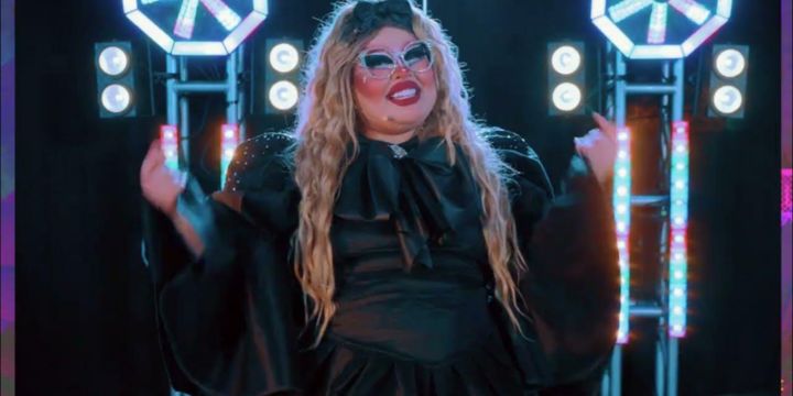 "LA MÁS DRAGA : ÚNETE A NUESTRO CANAL Y SE CHINGONX". YOUTUBE / La Más Draga Oficial