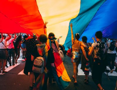 Se busca realizar una Marcha a Pie hasta que se trabaje en una regulación homologada que garantice medidas de inscripción y tránsito de automotores. UNSPLASH/Mercedes Mehling