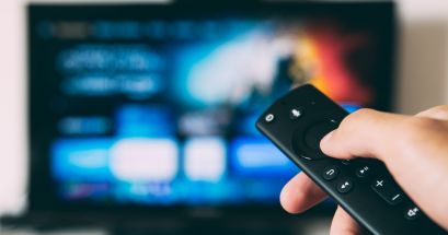 Prepara la botana para disfrutar de estos estrenos. UNSPLASH/Glenn Carstens-Peters