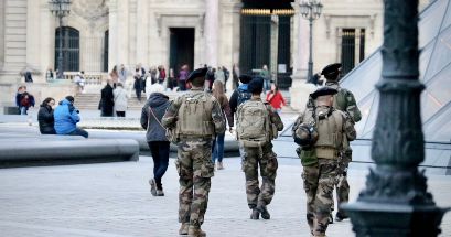 Personas seropositivas podrán ingresar en el Ejército y la Gendarmería franceses. UNSPLASH /Fabien Maurin