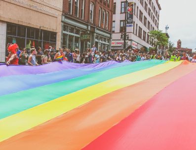 AMLO opina y compara la "Marcha del Orgullo LGBT+" en Ciudad de México. UNSPLASH/Mercedes Mehling