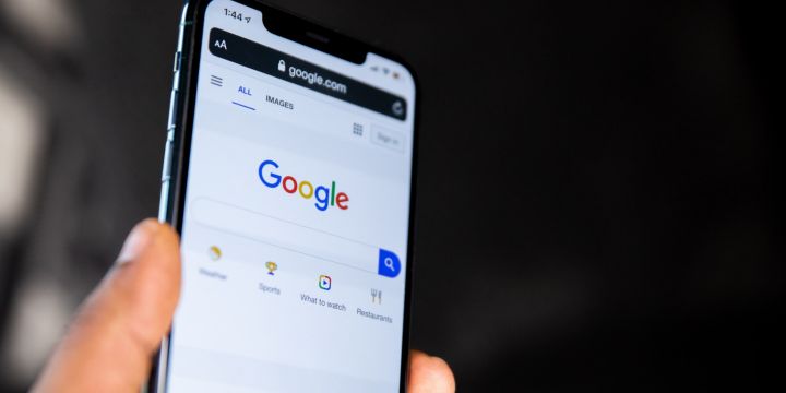 Pese a que en junio se celebra el Pride, los esfuerzos no se limitan a un mes en específico y durante el año Google realiza distintas iniciativas. UNSPLASH/Solen Feyissa