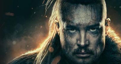 Alexander Dreymon protagoniza tanto la película “Siete reyes deben morir” como la serie “The last kingdom”, ambas disponibles en Netflix. Netflix