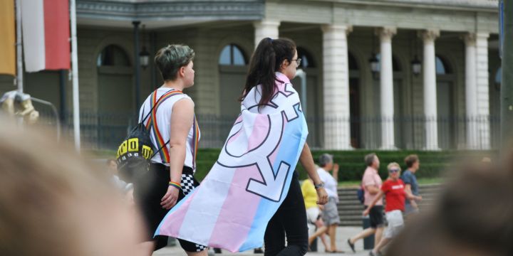 El político californiano expresa su preocupación ante las nuevas políticos respecto a la población sexogenérica. UNSPLASH/Delia Giandeini