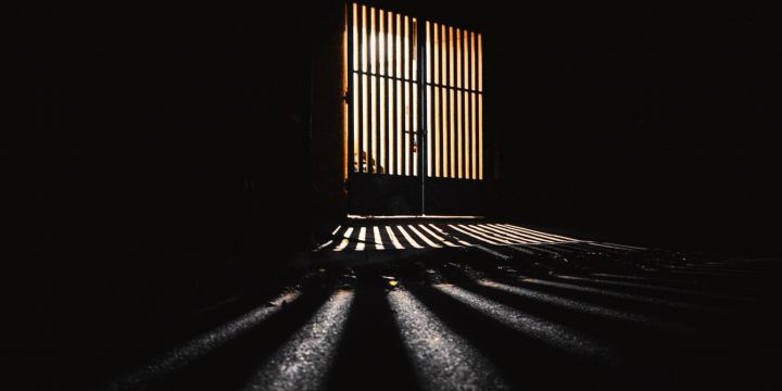 Tras sus declaraciones de hoy, la Fiscalía rebajó de 25 a 20 años su petición de cárcel. UNSPLASH/Ayrus Hill