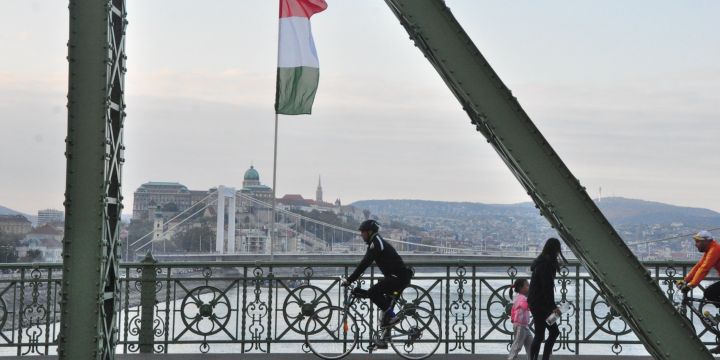Hungría levantó en 2015 vallas en sus fronteras del sur con Serbia para detener la inmigración y ha aprobado una serie de legislaciones que hacen más difícil solicitar asilo en el país. UNSPLASH/I Do Nothing But Love