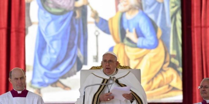 El papa Francisco invitó a hablar claramente a los 464 miembros reunidos, entre obispos y laicos, de los que 364 tendrán derecho a voto, incluidas 54 mujeres por primera vez. Instagram/@franciscus