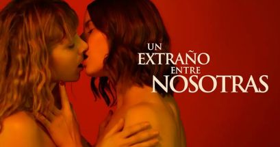Un extraño entre nosotras está disponible en Amazon Prime Video, iTunes y Google Play. Prime Video