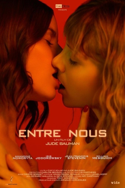 La película tiene una duración de 100 minutos. Filmaffinity