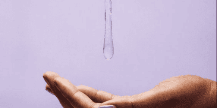 El uso de lubricante íntimo también ayuda a garantizar el bienestar de la mujer y el fin de posibles molestias durante las relaciones sexuales. PINTEREST/ xoNecole