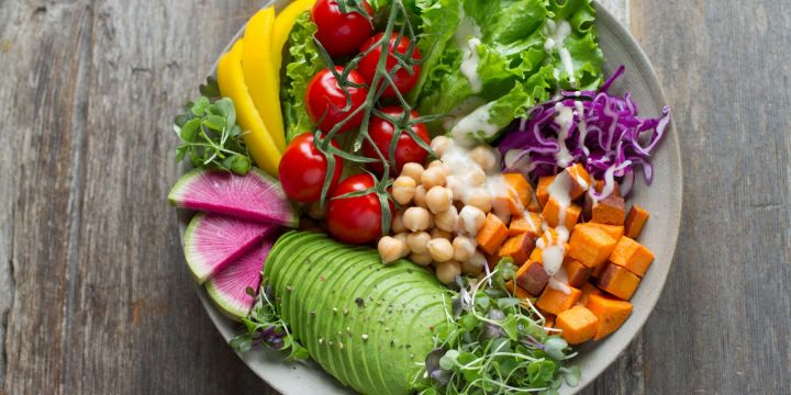 Cuida tu alimentación con estos consejos. UNSPLASH/Anna Pelzer