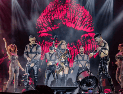 Entre los aciertos de Gloria Trevi destaco impresionantes vestuarios a lo largo del concierto. INSTAGRAM/@fiestasdeoctubre