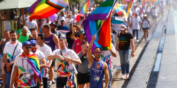 Decenas de deportistas caminaron el día de hoy por las principales calles de Guadalajara, oeste de México, sede de la XI edición de los "Gay Games", para comenzar oficialmente a las actividades de este evento deportivo y cultural de la diversidad sexual considerado el más grande del mundo. EFE/Francisco Guasco