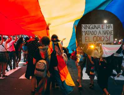 En México 1 de cada 20 personas de 15 años y más de edad, se autoidentifica como LGBT+. UNSPLASH/Mercedes Mehling | INSTAGRAM/@impulsotransnacional
