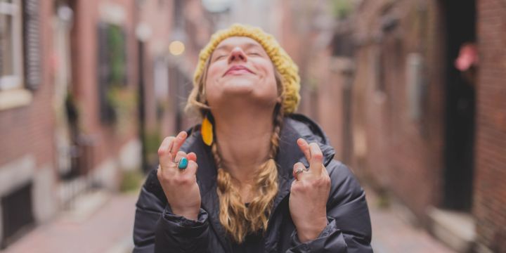 Aprende a interpretar gestos y lenguaje corporal para saber si le gustas a esa persona especial. UNSPLASH/Dayne Topkin