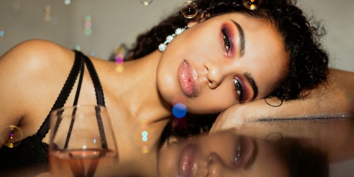 La elección de usar o no usar maquillaje es personal. UNSPLASH/NoWah Bartscher