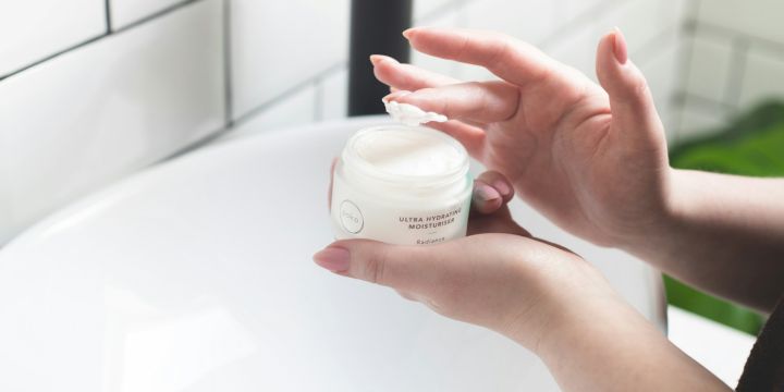Puedes consultar a tu dermatólogx de confianza para resolver dudas más específicas. UNSPLASH/Poko Skincare