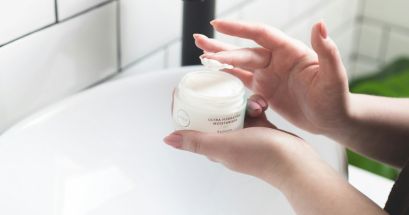 Puedes consultar a tu dermatólogx de confianza para resolver dudas más específicas. UNSPLASH/Poko Skincare