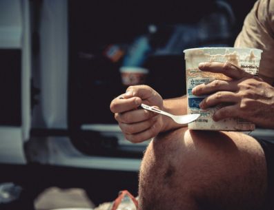 La dieta para ganar masa muscular implica un aumento significativo de la ingesta calórica total, es decir, una dieta hipercalórica. UNSPLASH/Frederick Shaw