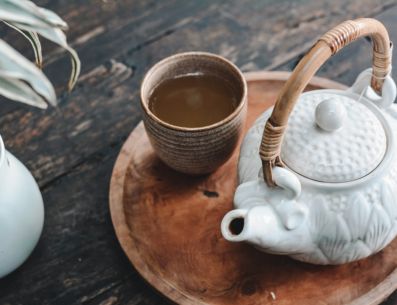 Aunque el té de cebolla puede no ser el elixir milagroso contra enfermedades, su consumo moderado sigue siendo una opción saludable. UNSPLASH/Conten Pixie