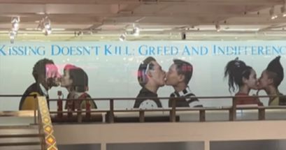 Además de luchar contra la estigmatización y la desinformación sobre el VIH, Gran Fury llevó a cabo una importante labor de visibilización de la homosexualidad, una lucha todavía necesaria en Brasil. Instagram/@masp