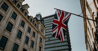 El apoyo británico y de otros países  resulta vital para hacer llegar recursos vitales a mujeres y niñas en situación desesperada. UNSPLASH/Rodrigo Santos