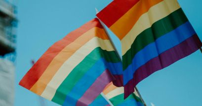 La polémica alrededor de la "ideología de género" en El Salvador se da al mismo tiempo que en Argentina el Gobierno de Javier Milei prohibirá el lenguaje inclusivo y la perspectiva de género en la administración pública nacional. UNSPLASH/daniel james