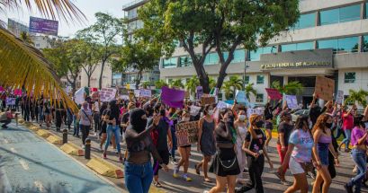 El 8 de marzo, miles de mujeres se unen para visibilizar las desigualdades y la violencia de género que enfrentan a diario. UNSPLASH/VO Noticias
