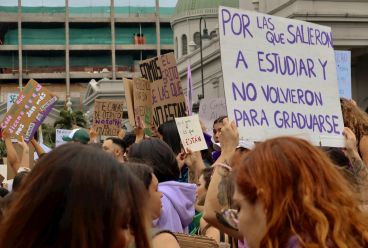 Las marchas feministas ayudan a la unión de las mujeres, quienes se pueden sentir unidas y fortalecidas. UNSPLASH/Andrea Chacón