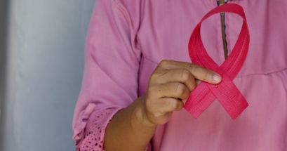 La lucha contra el cáncer de mama debe abordarse como "una prioridad" desde el Estado, que puede encontrar grandes aliados en el sector privado y en la sociedad civil. UNSPLASH/Angiola Harry