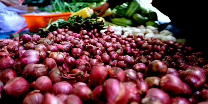 La cebolla morada tiene algunos beneficios para la salud del ser humano. UNSPLASH/Muhammad Abdul Majid