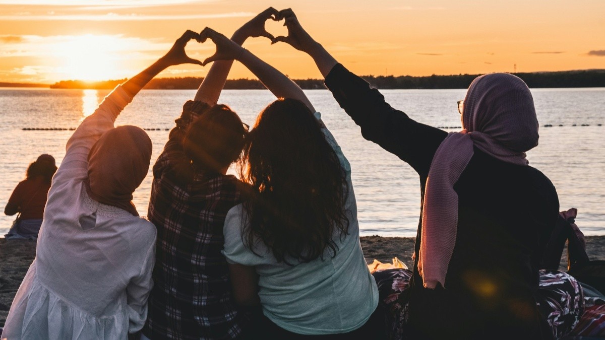 Ventajas y desventajas de estar en una relación poliamorosa | DIVERSO Amor