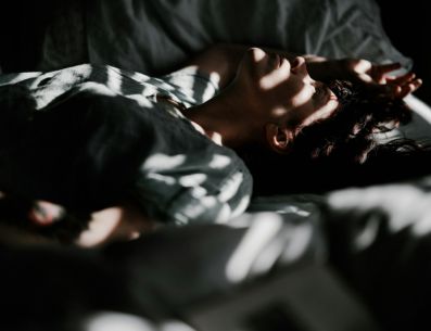 Las personas que a lo largo del estudio se volvieron activas tenían un 21 por ciento más de probabilidades de tener un sueño normal que los que seguían inactivos. UNSPLASH/Annie Spratt