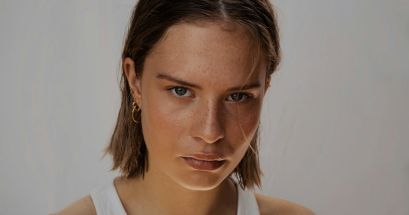 No olvides preservar la higiene al realizar tu rutina de cuidado de la piel. UNSPLASH/Fleur Kaan