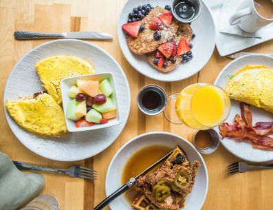 Disfruta de un desayuno saludable para rendir en tu día. UNSPLASH/Heather Ford